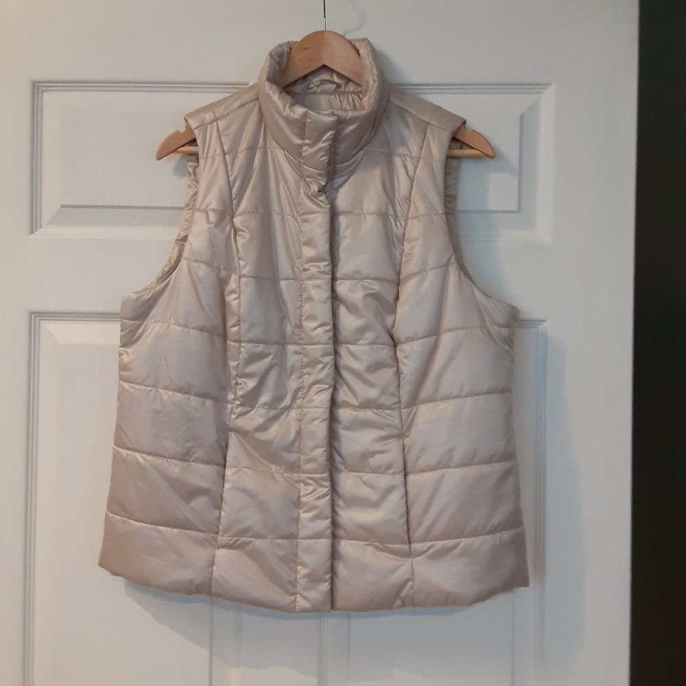 NWT Women's CJ Banks Puffer Vest - Champagne  Size 14W/X